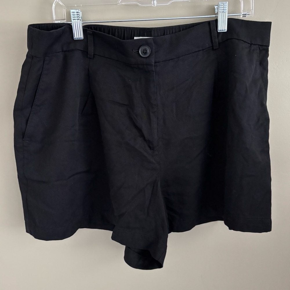 LOFT Pleated Shorts in Black